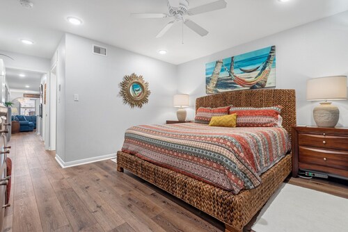 Sunrise Villas 101 - Boardwalk TO THE Beach!