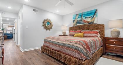 Sunrise Villas 101 - Boardwalk TO THE Beach!