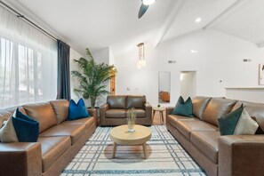 Interior - Sdaletreehouse Pool Gameroom Firepit (Scottsdale)