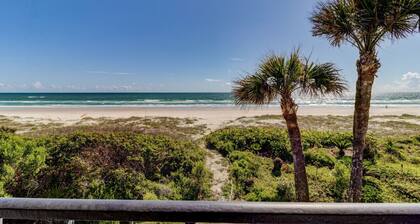 Yellow Sunshine Oceanfront Townhouse, Private Balcony Unit #2