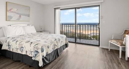 Yellow Sunshine Oceanfront Townhouse, Private Balcony Unit #2