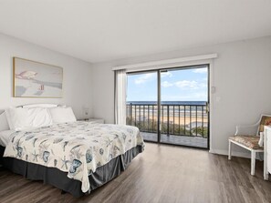 2 bedrooms, laptop workspace, bed sheets - Yellow Sunshine Oceanfront Townhouse, Private Balcony Unit #2 (Ponce Inlet)