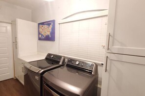 House (3 Bedrooms) | Interior - Centra Phoenix House Kingbed (Phoenix)