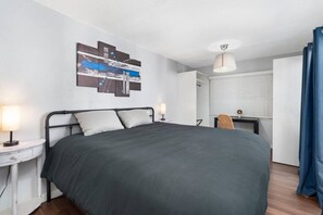 Interior - Centra Phoenix House Kingbed (Phoenix)
