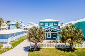 Interior - Happy Ours - Next to the Pool! (Port Aransas)