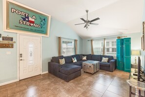 Interior - Boogie Board Bungalow - Pet Friendly! Private Pool! (Port Aransas)