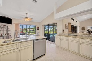 Interior - Lpc1140 (Punta Gorda)