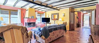 Beautiful home in Almedinilla