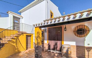 Exterior detail - Beautiful home in Almedinilla (Almedinilla)