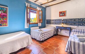 Free WiFi - Gorgeous home in Almedinilla (Almedinilla)