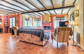 8 bedrooms, free WiFi - Beautiful home in Almedinilla (Almedinilla)