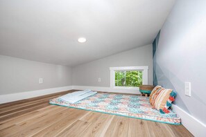 Interior - H2O Oasis Tree House (Pittsboro)