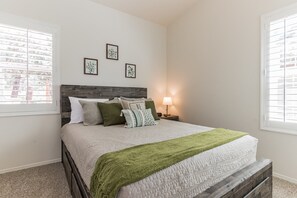 Interior - Elk Rim 1156 Pine (Pine)