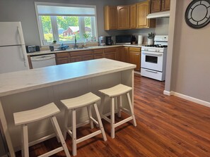 Private kitchen - Happy Haven- close to beach and Mickey Rats-recently bought (Angola)