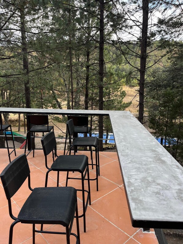 Unclassified image, 1 of 10, button