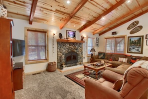 Chalet (3 Bedrooms) | Interior - Larkspur Lair (Yosemite National Park)
