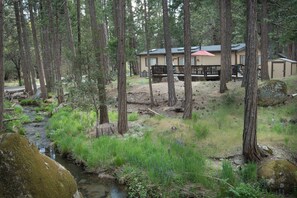 Chalet (3 Bedrooms) | Interior - Rosenberg's Creekside Cabin (Yosemite National Park)