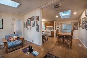 Chalet (3 Bedrooms) | Interior - Rosenberg's Creekside Cabin (Yosemite National Park)