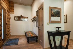Chalet (2 Bedrooms) | Interior - The Mini Cabin (Yosemite National Park)