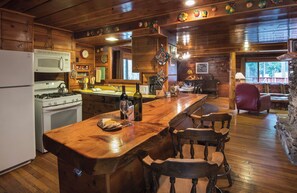 Interior - Wapiti (Yosemite National Park)