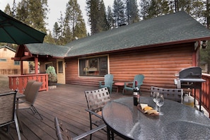 Chalet (3 Bedrooms) | Outdoor dining - Wapiti (Yosemite National Park)