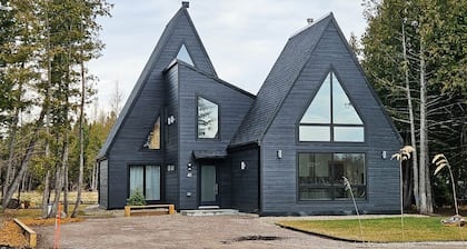 Modern Forest Retreat with Sauna, Hot Tub, Fireplace