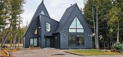 Modern Forest Retreat with Sauna, Hot Tub, Fireplace