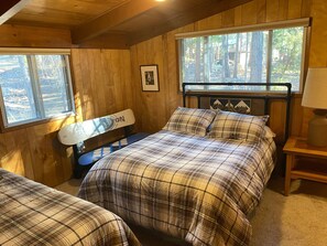 Chalet (4 Bedrooms) | Interior - Cutter's Edge (Yosemite National Park)