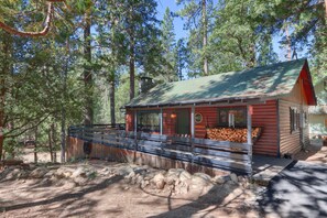 Front of property - The Overlook (Yosemite National Park)