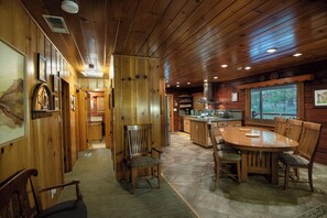 Chalé (3 Bedrooms) | Parte interna