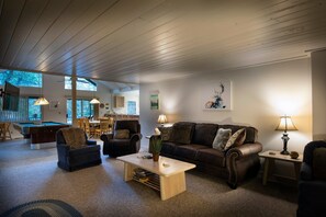 Chalet (3 Bedrooms) | Interior - The Last Resort (Yosemite National Park)