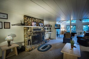 Chalet (3 Bedrooms) | Interior - The Last Resort (Yosemite National Park)