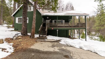 Chalet (4 Bedrooms) | Exterior