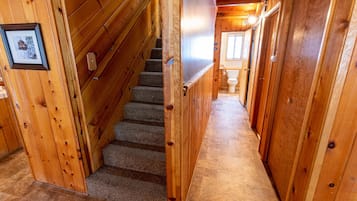 Chalet (4 Bedrooms) | Interior