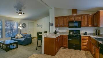 House (3 Bedrooms) | Interior