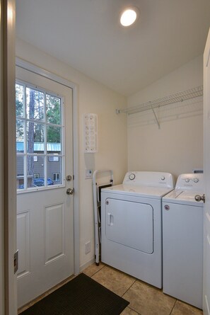 單棟房屋 (3 Bedrooms) | 內部