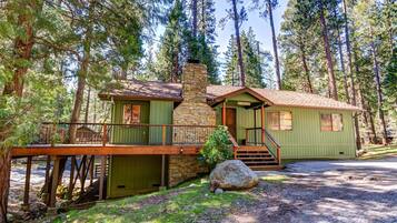 Chalet (3 Bedrooms) | Interior