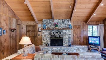 Chalet (3 Bedrooms) | Interior