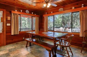 Chalet (2 Bedrooms) | Interior