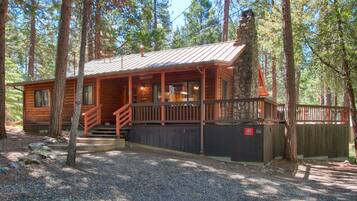 Chalet (2 Bedrooms) | Front of property