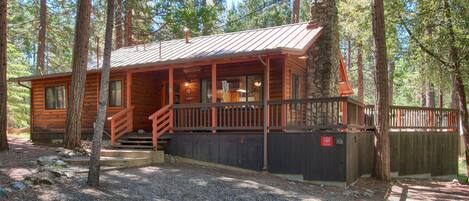 Chalet (2 Bedrooms) | Front of property