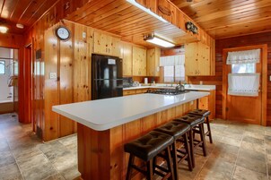Chalet (2 Bedrooms) | Interior