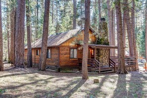 Chalet (2 Bedrooms) | Interior - Mia Mora (Yosemite National Park)