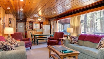 Chalet (2 Bedrooms) | Interior