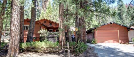 Chalet (3 Bedrooms) | Front of property