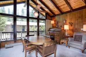 Chalet (3 Bedrooms) | Interior