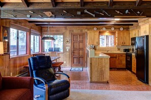 Chalet (3 Bedrooms) | Interior - Mountain Memory (Yosemite National Park)