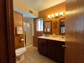 Chalet (5 Bedrooms) | Interior - The Tree House II (Yosemite National Park)