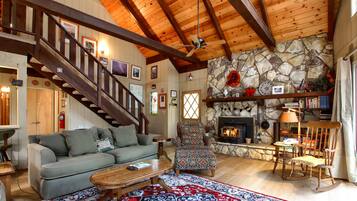 Chalet (3 Bedrooms) | Interior