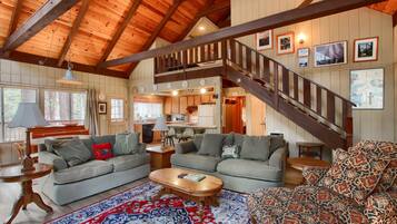 Chalet (3 Bedrooms) | Interior